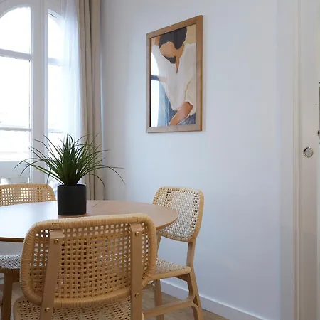 61par1014- Magnifico Recientemente Decorado En Poble Sec * Barcelona